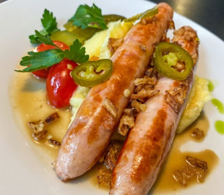 Фото Баварские колбаски с мясным соусом